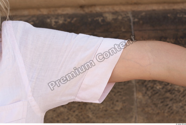 Arm Woman White Casual T shirt Average
